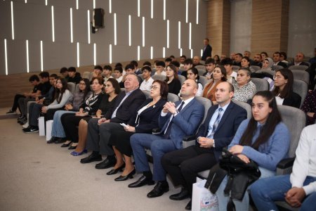 Dövlət İmtahan Mərkəzində şəhid övladları ilə görüş keçirilib - FOTO Dövlət İmtahan Mərkəzində şəhid övladları ilə görüş keçirilib - FOTO