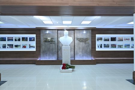 BMU-da Heydər Əliyevin büstünün açılış mərasimi keçirilib