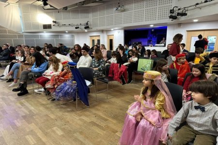 Britaniya Avropa Azərbaycan Məktəbi Heydər Əliyevin 100 illik yubileyinə həsr olunmuş konsert proqramı keçirib - FOTO Britaniya Avropa Azərbaycan Məktəbi Heydər Əliyevin 100 illik yubileyinə həsr olunmuş konsert proqramı keçirib - FOTO