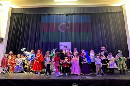 Britaniya Avropa Azərbaycan Məktəbi Heydər Əliyevin 100 illik yubileyinə həsr olunmuş konsert proqramı keçirib - FOTO Britaniya Avropa Azərbaycan Məktəbi Heydər Əliyevin 100 illik yubileyinə həsr olunmuş konsert proqramı keçirib - FOTO