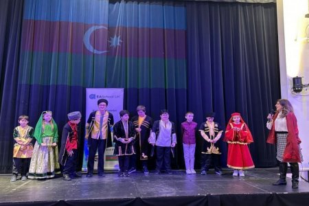 Britaniya Avropa Azərbaycan Məktəbi Heydər Əliyevin 100 illik yubileyinə həsr olunmuş konsert proqramı keçirib - FOTO Britaniya Avropa Azərbaycan Məktəbi Heydər Əliyevin 100 illik yubileyinə həsr olunmuş konsert proqramı keçirib - FOTO