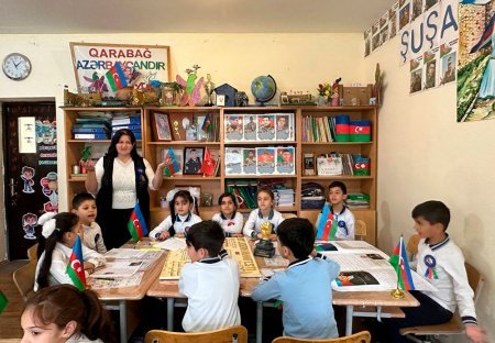 Dahi Liderin xatirəsi təhsil müəssisələrində anılıb