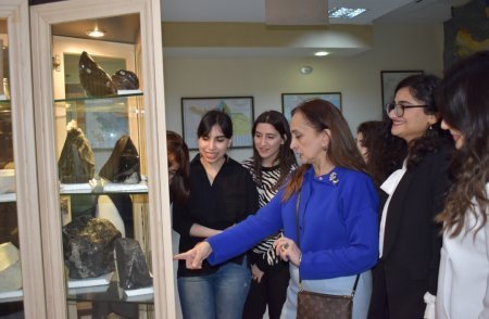 BDU tələbələrinə Azərbaycan Geologiya Muzeyində interaktiv dərs keçilib - FOTO