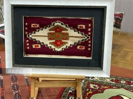 Gürcüstanda yaşayan əcnəbilər Azərbaycan xalçaları toxumağı öyrəniblər - FOTO Gürcüstanda yaşayan əcnəbilər Azərbaycan xalçaları toxumağı öyrəniblər - FOTO