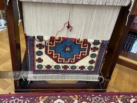 Gürcüstanda yaşayan əcnəbilər Azərbaycan xalçaları toxumağı öyrəniblər - FOTO Gürcüstanda yaşayan əcnəbilər Azərbaycan xalçaları toxumağı öyrəniblər - FOTO