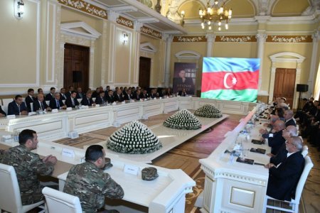 BŞİH-də “Heydər Əliyev” kitabının təqdimatı keçirilib - FOTO