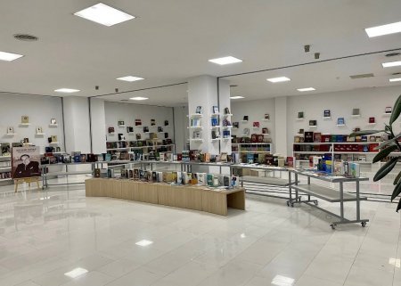 MEK-də cari il ərzində daxil olmuş ədəbiyyatların sərgisi keçirilir - FOTO