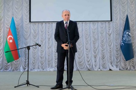 UNEC-də Dünya Azərbaycanlılarının Həmrəyliyi Günü və Yeni il münasibətilə bayram konserti keçirilib