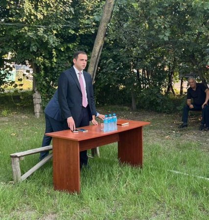 Kənan Kərimov Pirhəsənli kəndində seçiciləri ilə görüş təşkil etdi. 