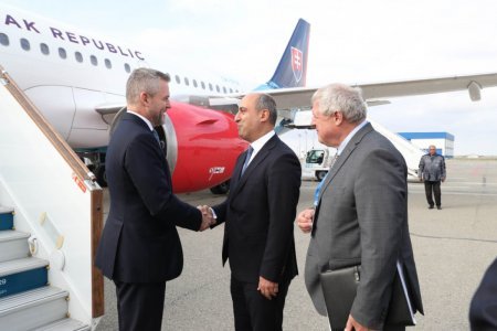 Elm və təhsil naziri Emin Əmrullayev Slovakiya Prezidentini qarşıladı
