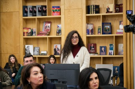 Gənclərlə “Reza Deqatinin gözündə Xocalı Soyqırımı” adlı görüş keçirilib