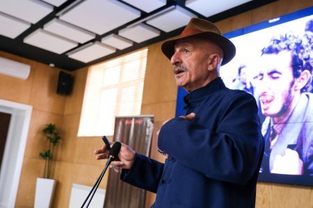 Gənclərlə “Reza Deqatinin gözündə Xocalı Soyqırımı” adlı görüş keçirilib