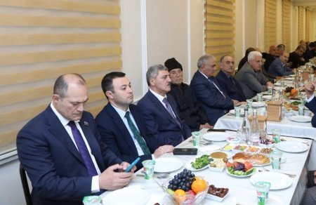 Qaraçuxur bələdiyyəsi tərəfindən iftar süfrəsi açılıb