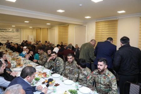 Qaraçuxur bələdiyyəsi tərəfindən iftar süfrəsi açılıb