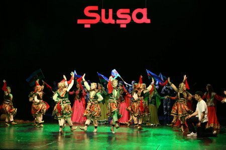 Paytaxt məktəblilərindən maraqlı Novruz tamaşası