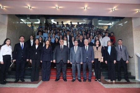 BSU-nun rektoru “Yeni dövrün Azərbaycanı” mövzusunda şagirdlərlə növbəti görüş keçirib