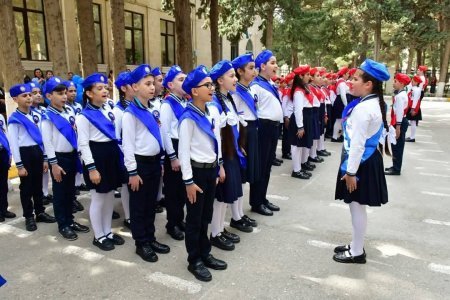Abşeron-Xızı Regional Təhsil İdarəsinin Ümumtəhsil müəssisələrində ümummilli liderə həsr olunmuş tədbirlər keçirilib. Abşeron-Xızı Regional Təhsil İdarəsinin Ümumtəhsil müəssisələrində ümummilli liderə həsr olunmuş tədbirlər keçirilib.